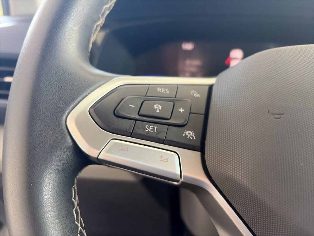 Certified 2023 Volkswagen Taos SE w/ Panoramic Sunroof Package FWD image 15