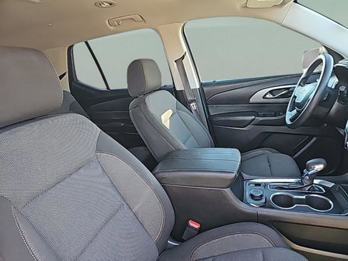 Used 2021 Chevrolet Traverse LS image 32