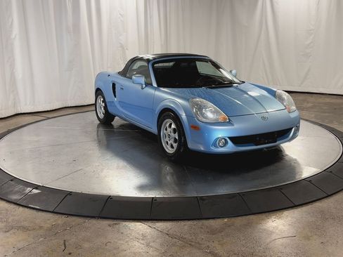 Used 2003 Toyota MR2 image 3