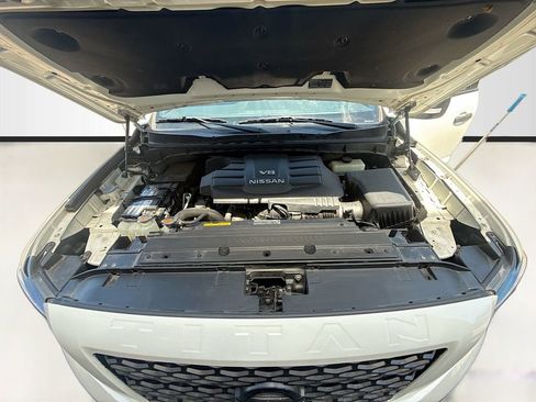Used 2018 Nissan Titan SV w/ SV Convenience Package RWD image 29
