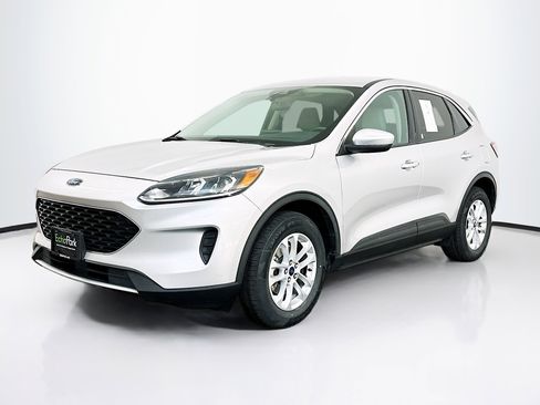 Used 2020 Ford Escape SE image 3