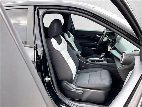 Used 2024 Chevrolet Trax RS FWD image 9
