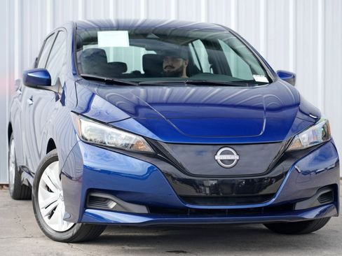 Used 2025 Nissan Leaf S image 2