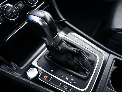 Used 2015 Volkswagen Golf R 4-Door image 17