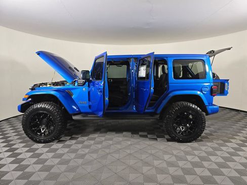 Used 2023 Jeep Wrangler Unlimited Sahara AWD/4WD image 15