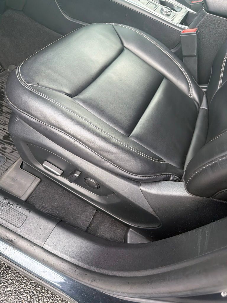 Used 2022 Ford Explorer XLT w/ Equipment Group 202A AWD/4WD image 11