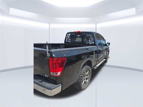 Used 2015 Nissan Titan SV w/ SV Value Truck Package RWD image 4