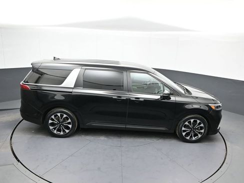 Used 2023 Kia Carnival EX image 37