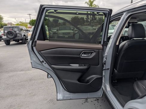 Used 2023 Nissan Rogue Platinum AWD/4WD image 20
