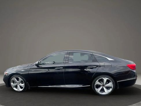 Used 2018 Honda Accord Touring image 8