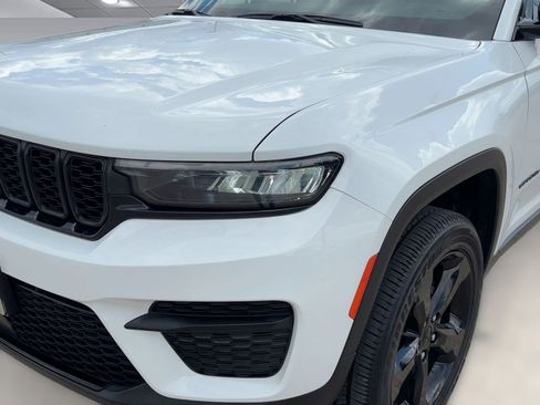 Certified 2022 Jeep Grand Cherokee Altitude image 11