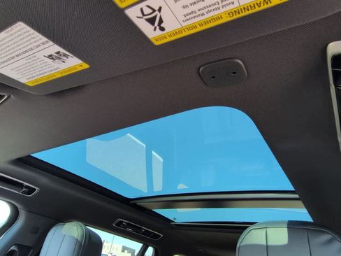 New 2026 Land Rover Range Rover Long Wheelbase SE AWD/4WD image 19