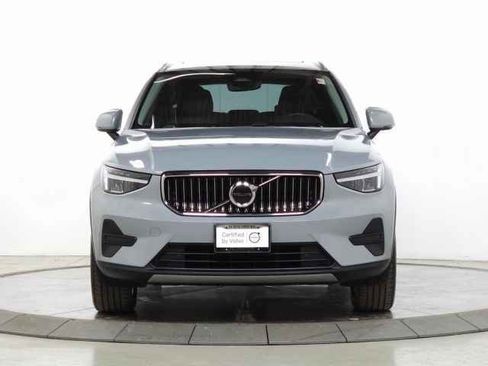 Certified 2025 Volvo XC40 B5 Core image 2