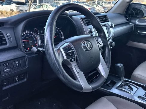Used 2019 Toyota 4Runner SR5 Premium image 2