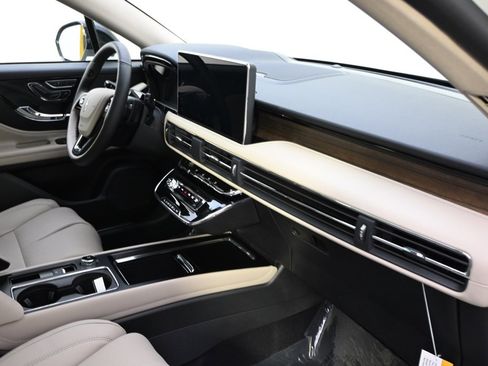 New 2026 Lincoln Corsair Reserve image 15