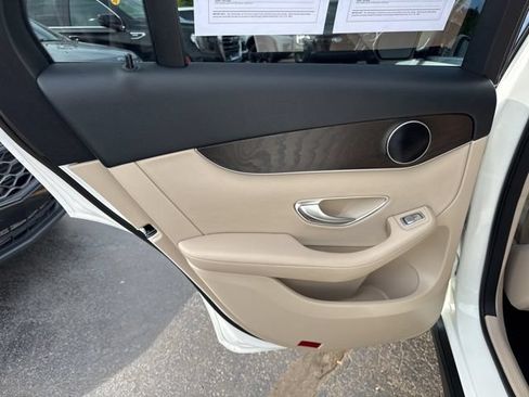 Used 2019 Mercedes-Benz GLC 300 4MATIC image 18