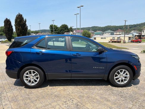 Used 2022 Chevrolet Equinox LS AWD/4WD image 9