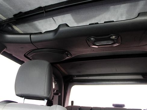 Used 2018 Jeep Wrangler Rubicon image 28