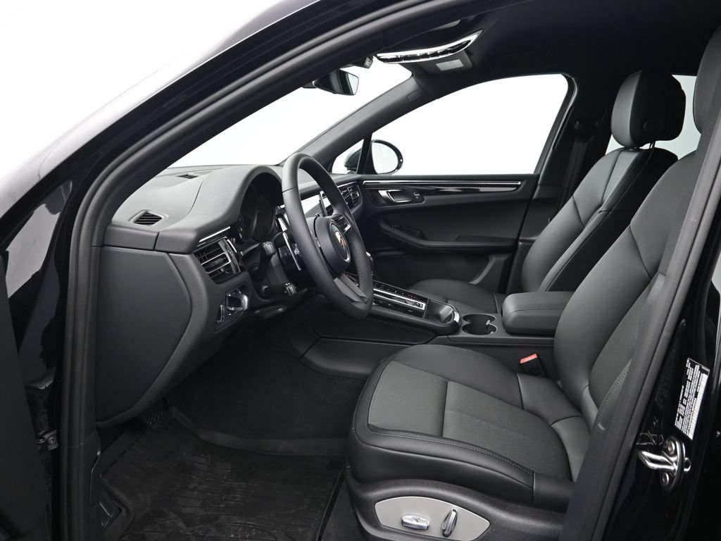 Used 2026 Porsche Macan AWD/4WD image 4