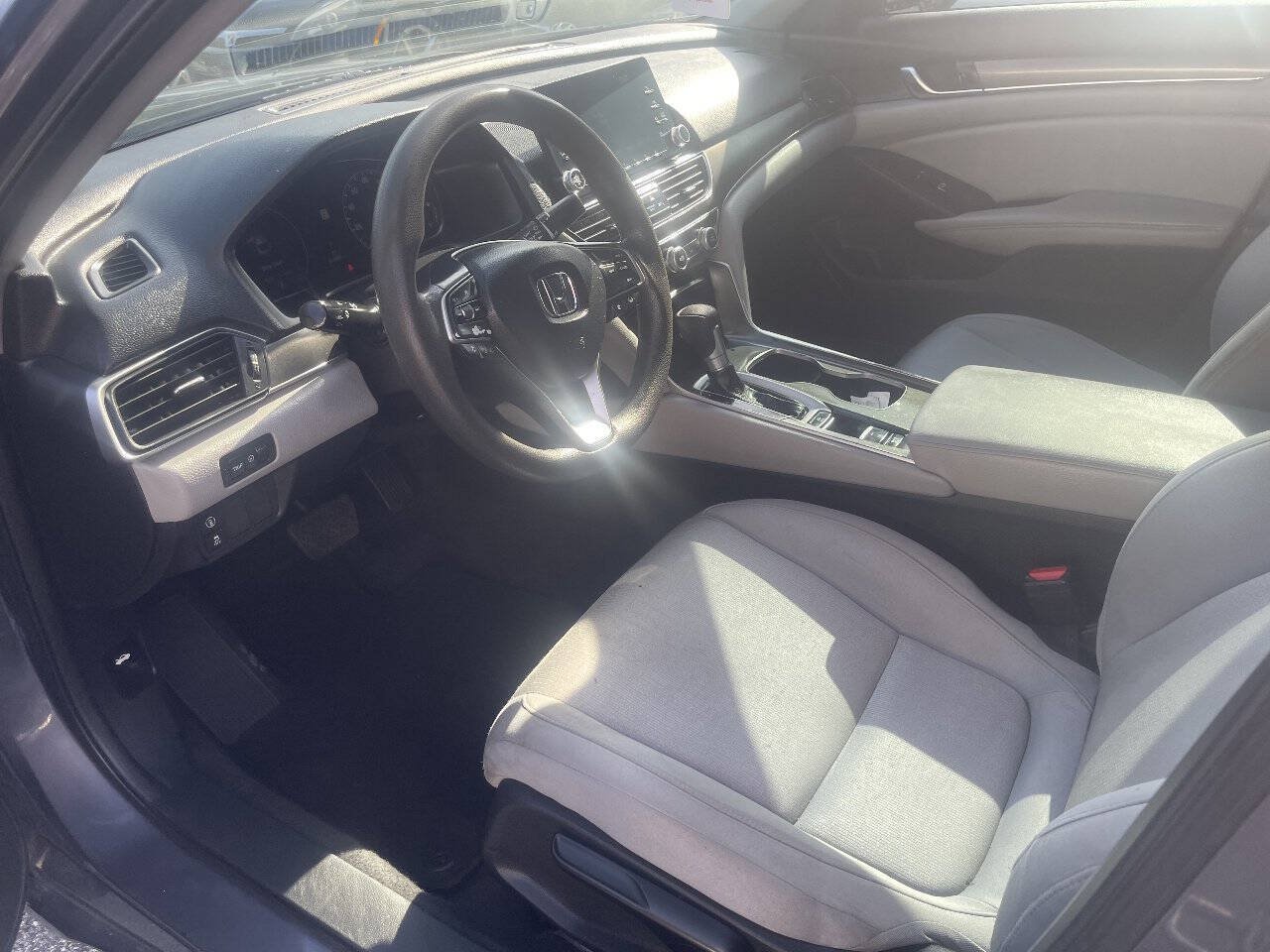 Used 2018 Honda Accord LX image 9