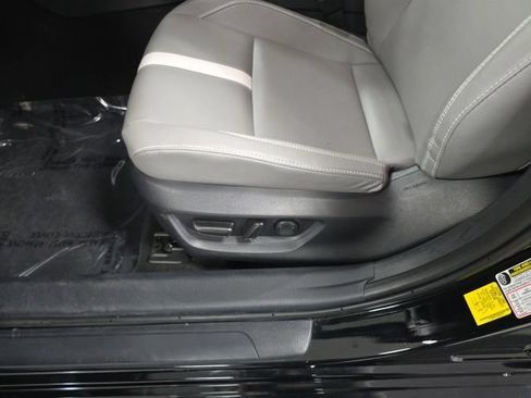 Used 2025 Toyota Camry SE AWD/4WD image 13