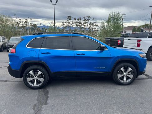 Used 2022 Jeep Cherokee Limited image 4