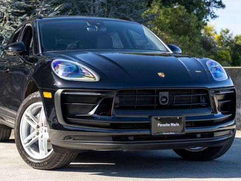 Certified 2025 Porsche Macan AWD/4WD image 9