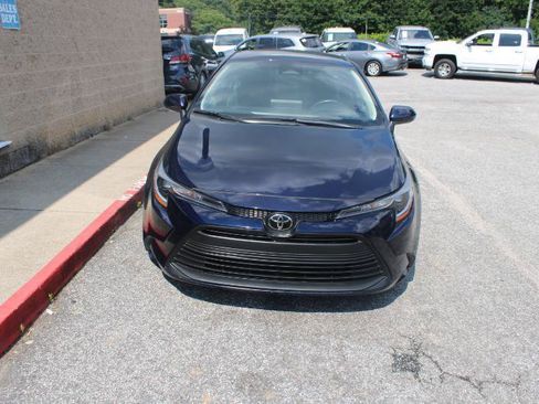 Used 2025 Toyota Corolla LE FWD image 2