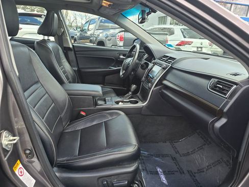 Used 2017 Toyota Camry XLE w/ Moonroof Package image 10