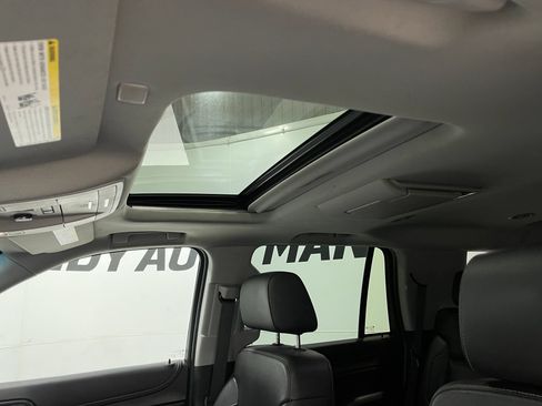 Used 2019 GMC Yukon SLT w/ Premium Edition AWD/4WD image 12