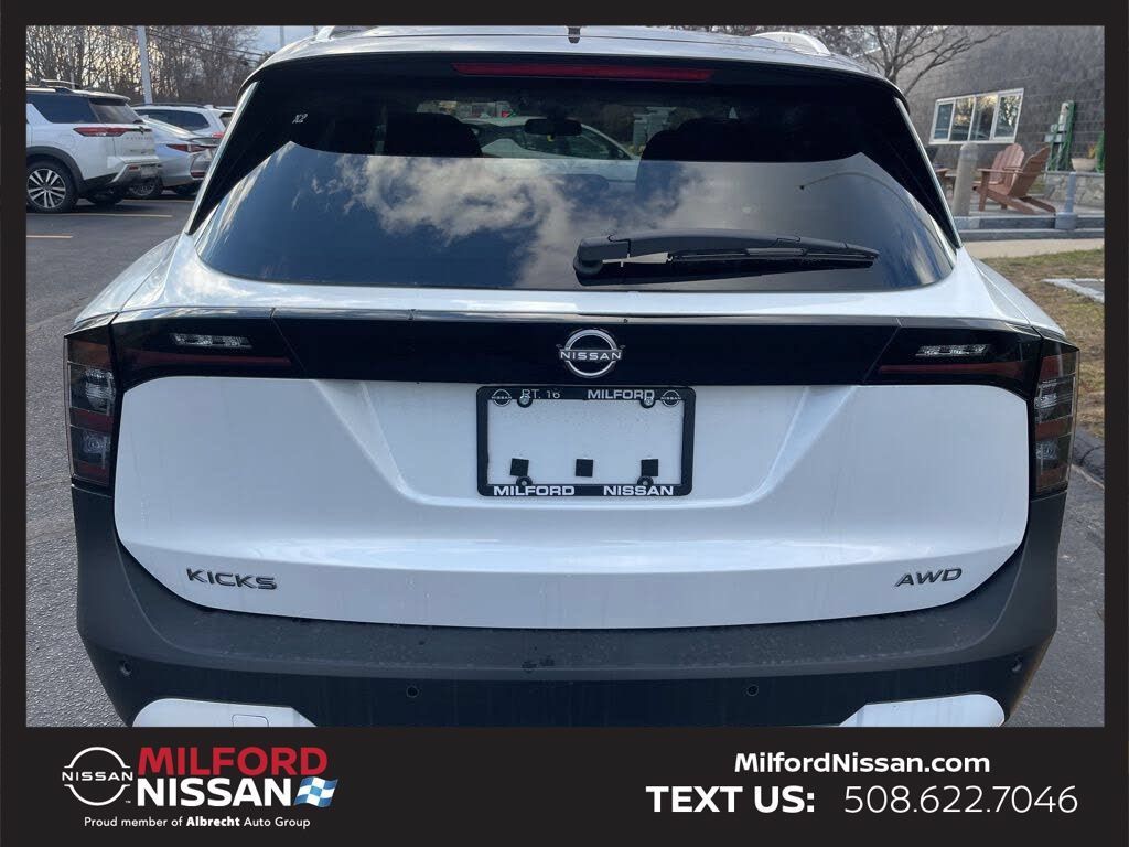 Used 2026 Nissan Kicks SV w/ SV Premium Package AWD/4WD image 4