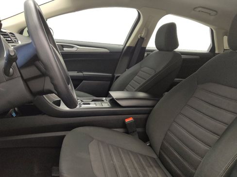 Used 2020 Ford Fusion SE image 17