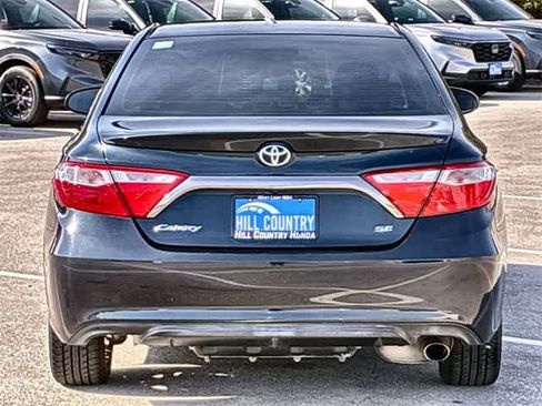 Used 2016 Toyota Camry SE image 5