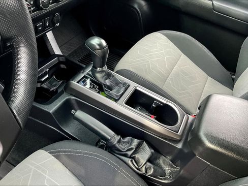 Used 2022 Toyota Tacoma TRD Sport image 14