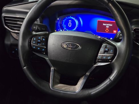 Used 2023 Ford Explorer Platinum w/ Technology Package image 23