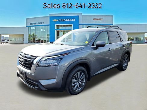 Used 2024 Nissan Pathfinder SV AWD/4WD image 3