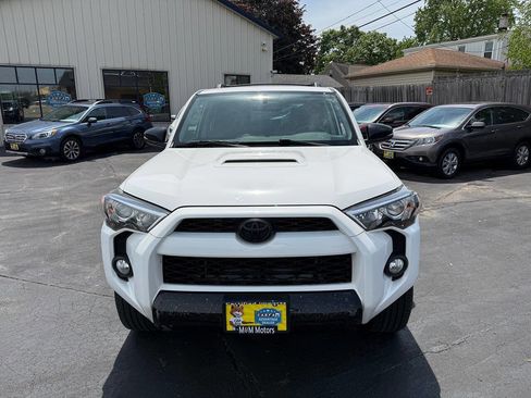 Used 2018 Toyota 4Runner TRD Off-Road Premium AWD/4WD image 2