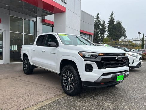 Used 2023 Chevrolet Colorado Z71 w/ Advanced Trailering Package AWD/4WD image 2