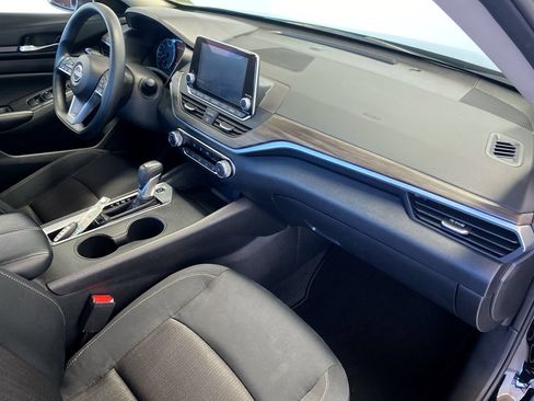Used 2025 Nissan Altima 2.5 SV FWD image 29