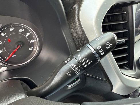 Used 2023 GMC Acadia SLT image 37