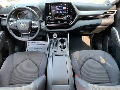 Used 2022 Toyota Highlander LE AWD/4WD image 35