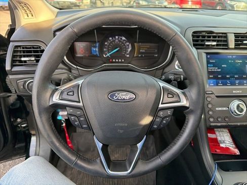 Used 2018 Ford Fusion Titanium image 22