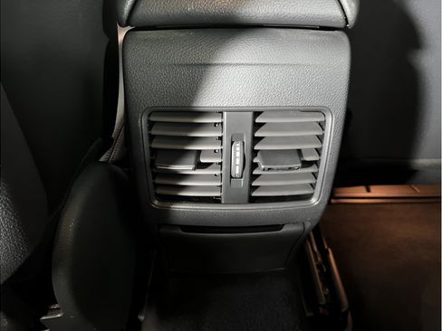 Used 2015 Mercedes-Benz CLA 250 image 24