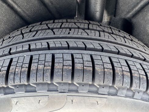 New 2025 Volkswagen Tiguan SE image 31