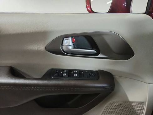 Used 2018 Chrysler Pacifica Touring-L Plus FWD image 19