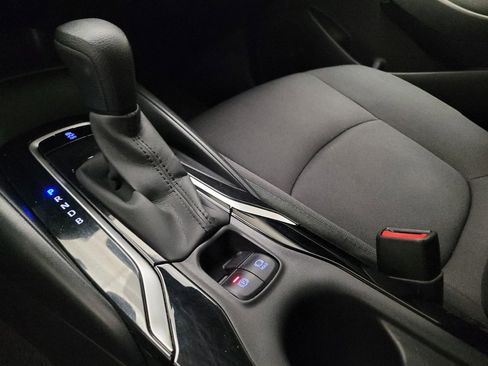 Used 2022 Toyota Corolla LE w/ Carpet Mat Package (TMS) FWD image 26