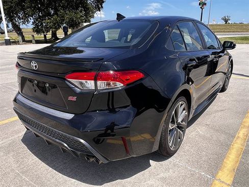 Used 2022 Toyota Corolla SE FWD image 3
