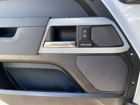 Used 2023 Land Rover Defender 110 X-Dynamic SE image 24