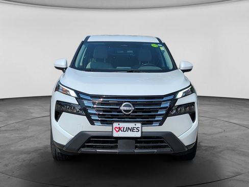Used 2025 Nissan Rogue SV AWD/4WD image 2
