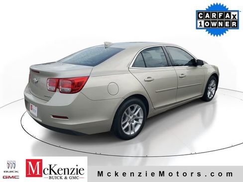 Used 2015 Chevrolet Malibu LT w/ Power Convenience Package FWD image 4